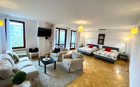 Center Warsaw - Apartmenty Jana Pawła II